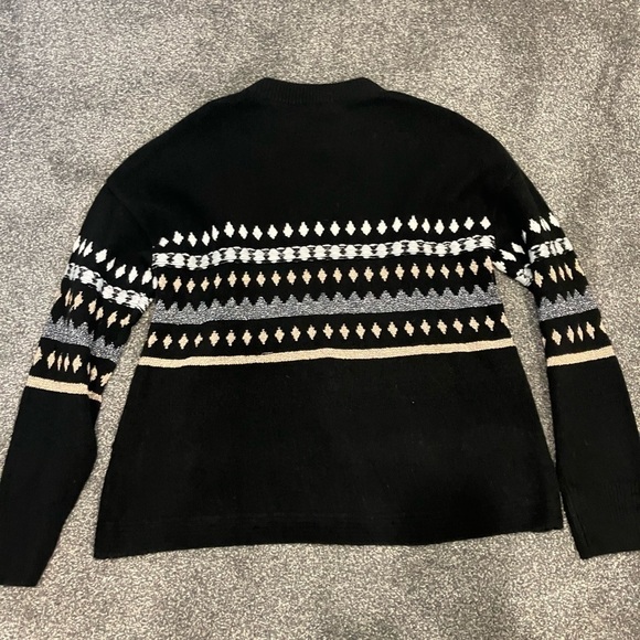 🌸 3/$20 Aaron & Amber Sweater - Picture 8 of 8